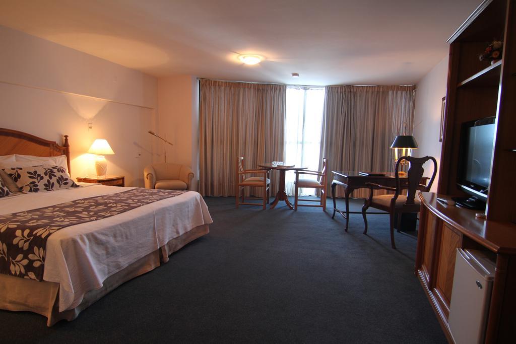 Executive Suite,112800072:JPEG
